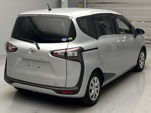 TOYOTA SIENTA 2016