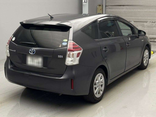 TOYOTA PRIUS ALPHA 2017