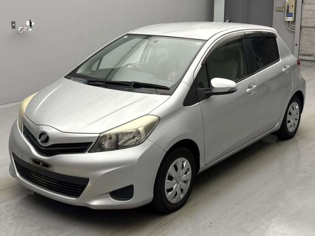 TOYOTA VITZ 2013