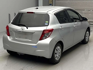 TOYOTA VITZ 2013