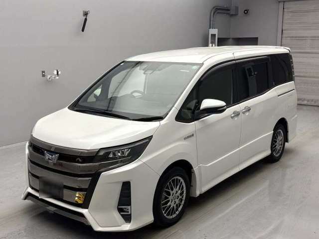 TOYOTA NOAH 2018