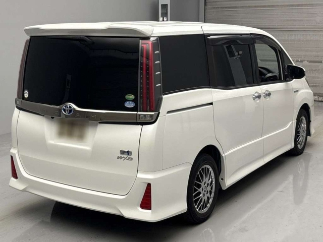 TOYOTA NOAH 2018