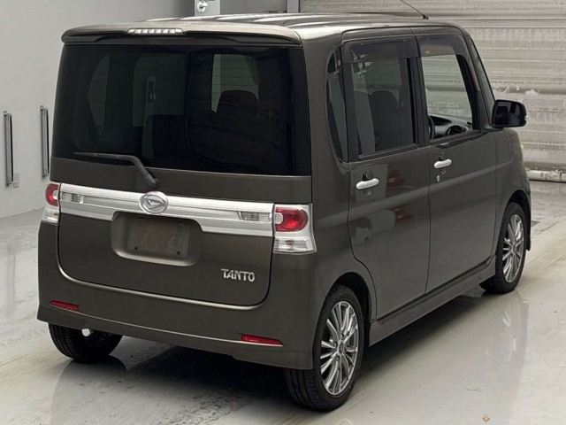 DAIHATSU TANTO 2011