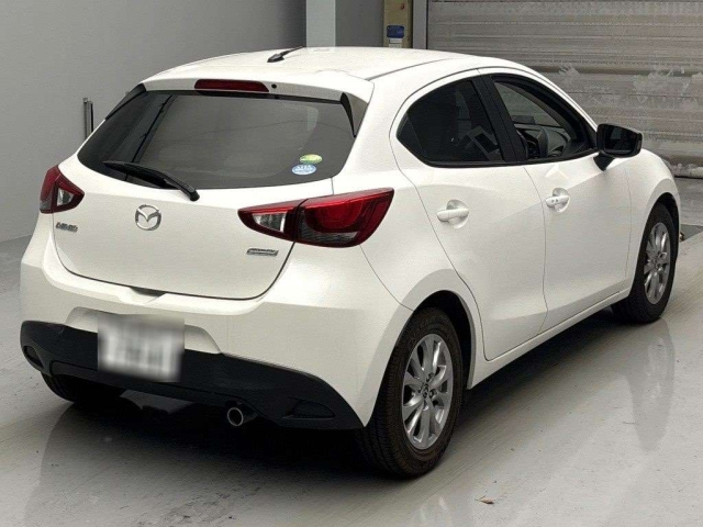 MAZDA DEMIO 2015