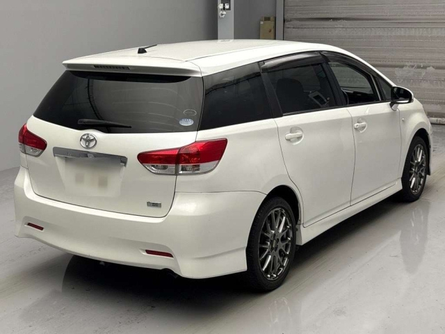TOYOTA WISH 2010