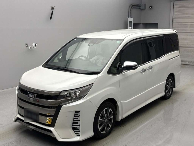 TOYOTA NOAH 2020
