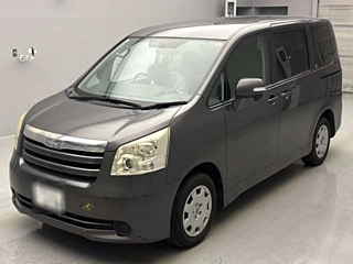 TOYOTA NOAH 2010