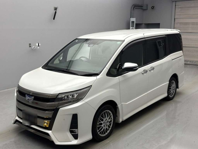 TOYOTA NOAH 2020