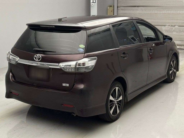 TOYOTA WISH 2013