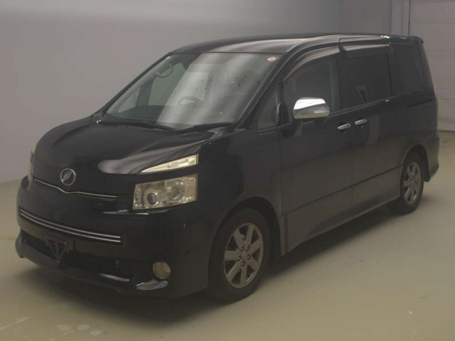 TOYOTA VOXY 2010