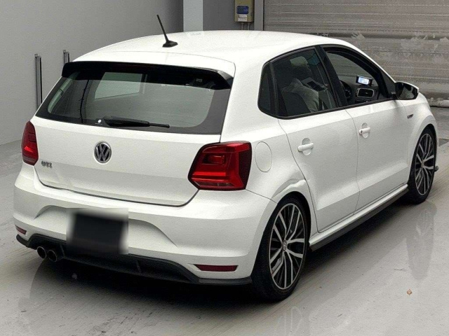 VOLKSWAGEN POLO 2016