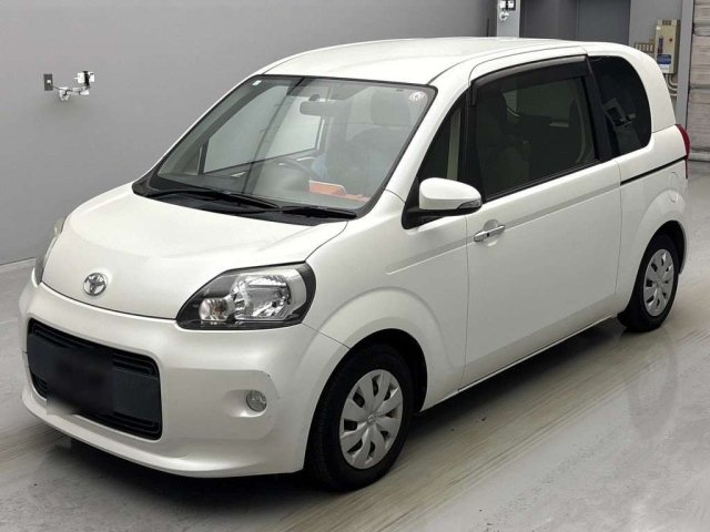 TOYOTA PORTE 2015