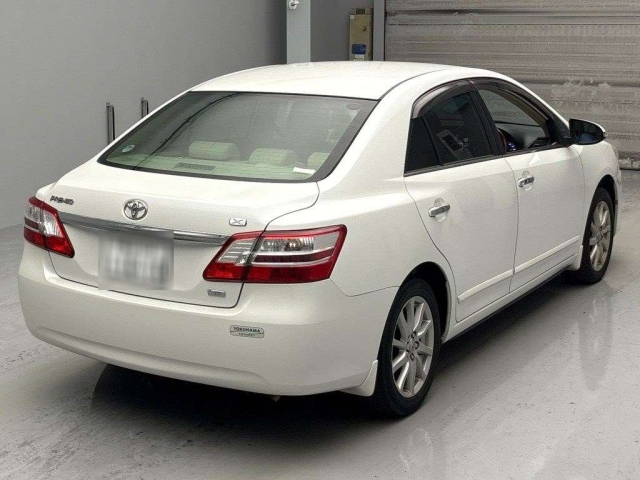 TOYOTA PREMIO 2013