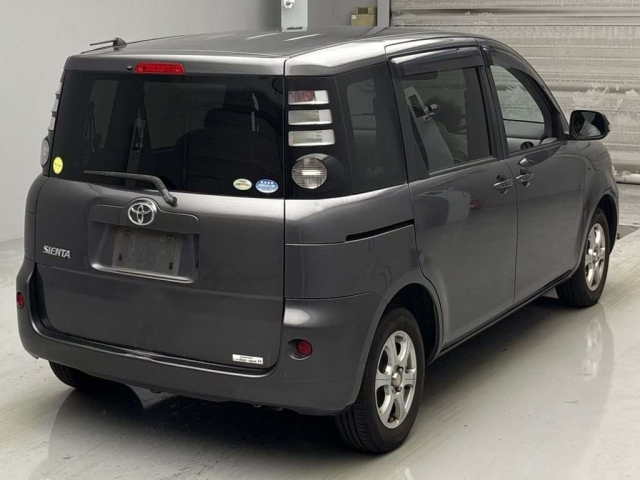 TOYOTA SIENTA 2009