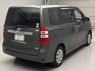 TOYOTA NOAH 2011