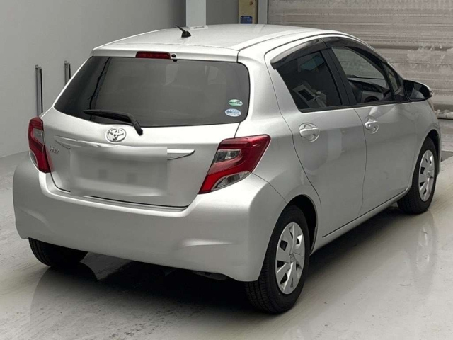 TOYOTA VITZ 2015