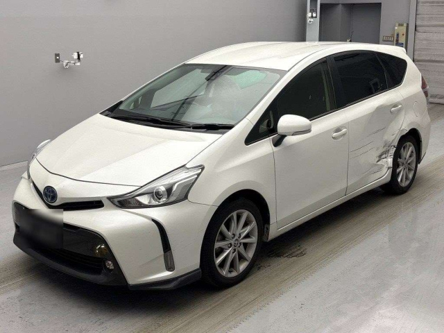 TOYOTA PRIUS ALPHA 2021