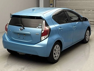 TOYOTA AQUA 2016