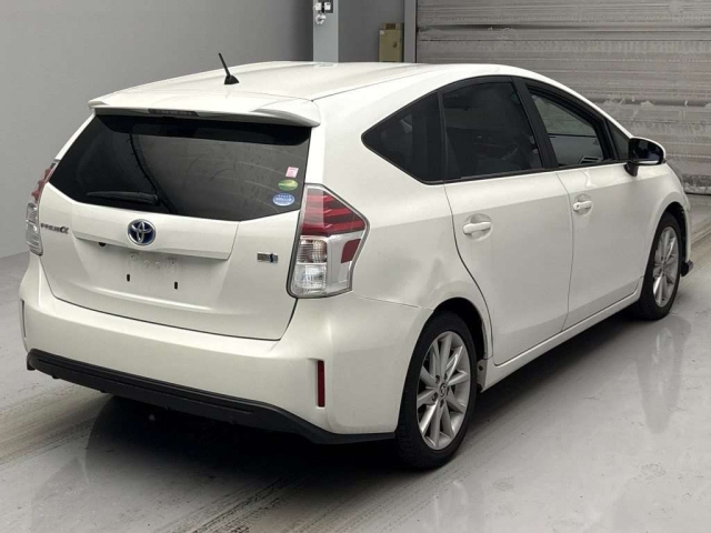 TOYOTA PRIUS ALPHA 2021