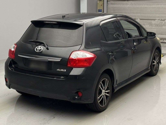 TOYOTA AURIS 2011
