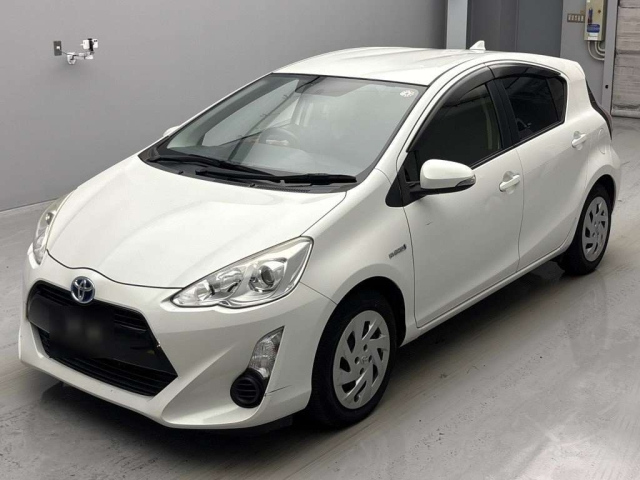 TOYOTA AQUA 2016