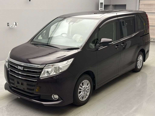 TOYOTA NOAH 2016