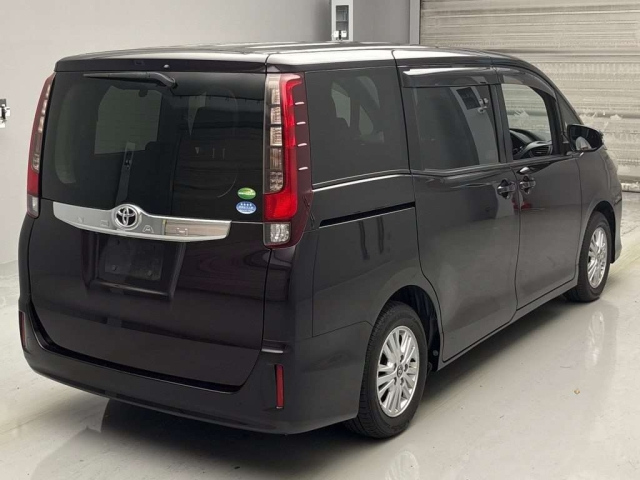 TOYOTA NOAH 2016
