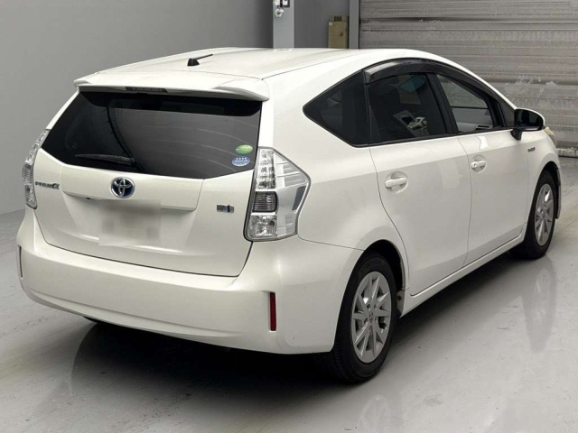 TOYOTA PRIUS ALPHA 2013