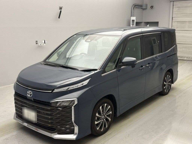 TOYOTA VOXY 2023