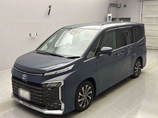 TOYOTA VOXY 2023