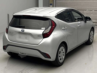 TOYOTA AQUA 2022