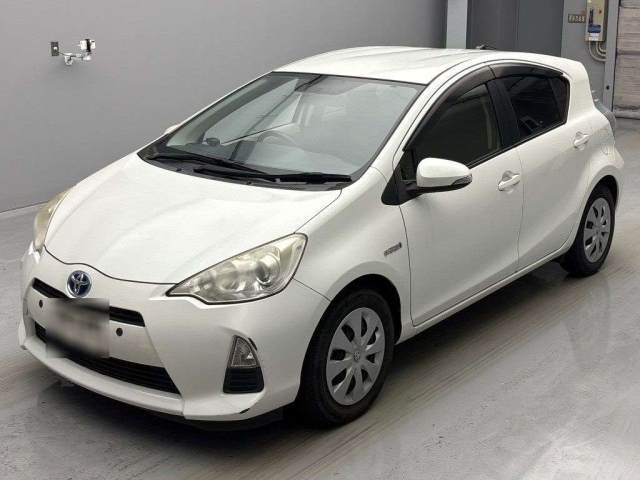 TOYOTA AQUA 2013