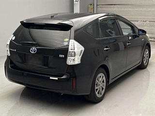 TOYOTA PRIUS ALPHA 2013