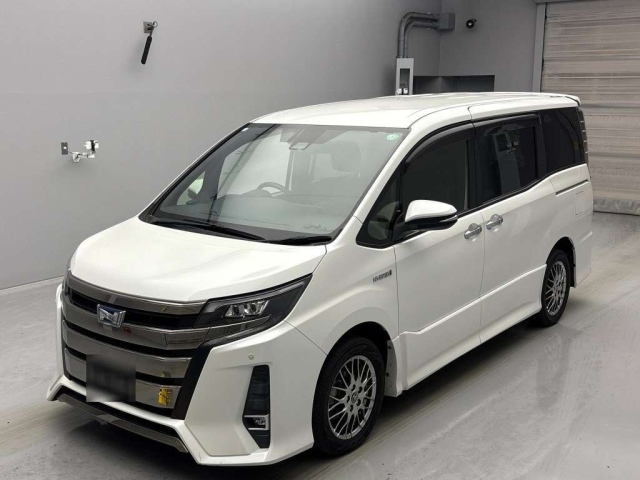TOYOTA NOAH 2018
