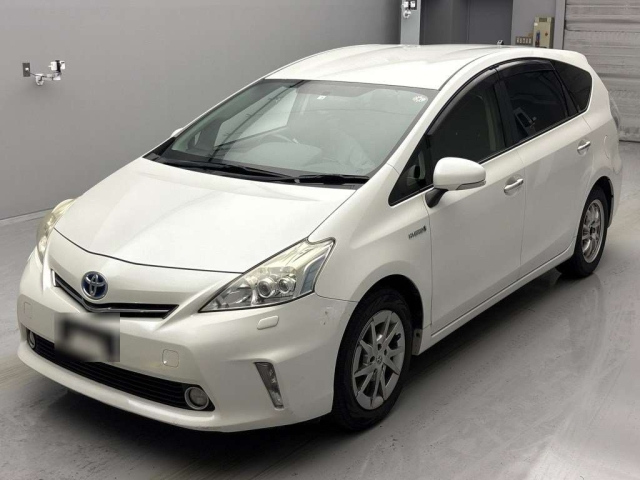 TOYOTA PRIUS ALPHA 2014