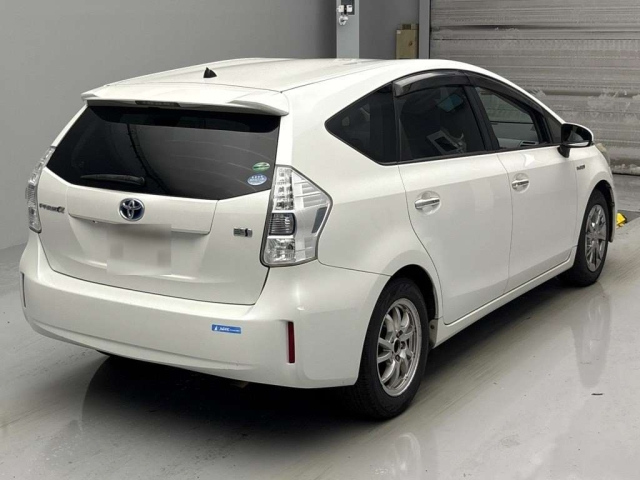 TOYOTA PRIUS ALPHA 2014