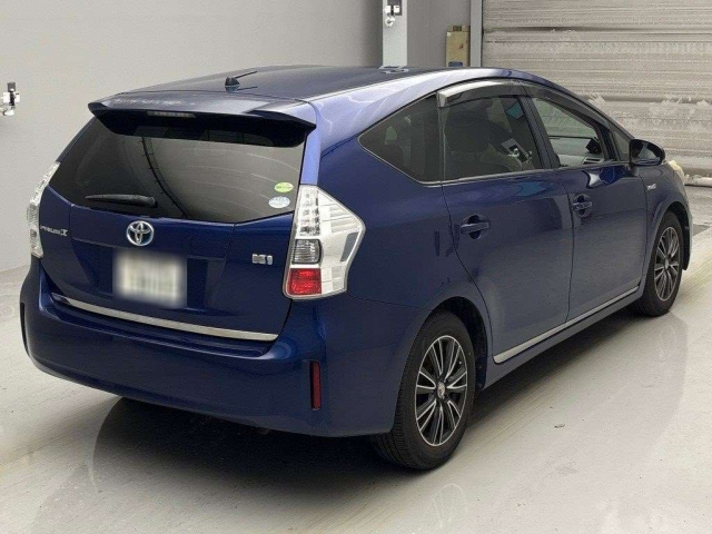 TOYOTA PRIUS ALPHA 2012