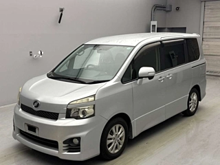 TOYOTA VOXY 2010