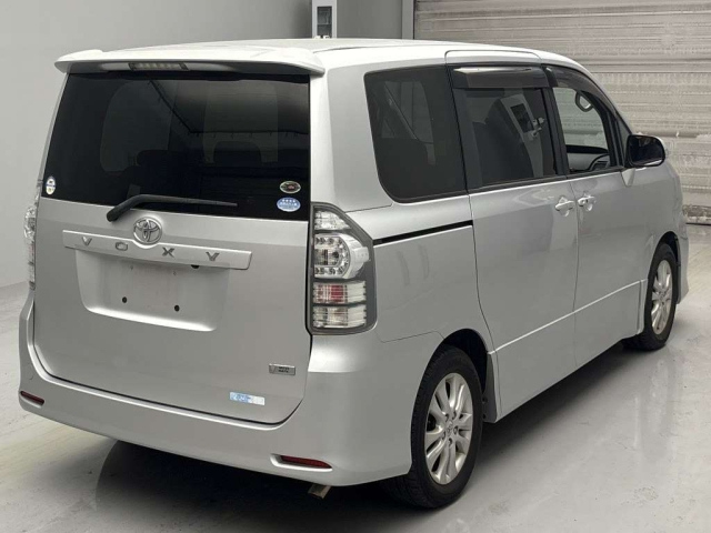 TOYOTA VOXY 2010