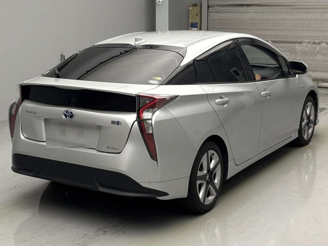 TOYOTA PRIUS 2016