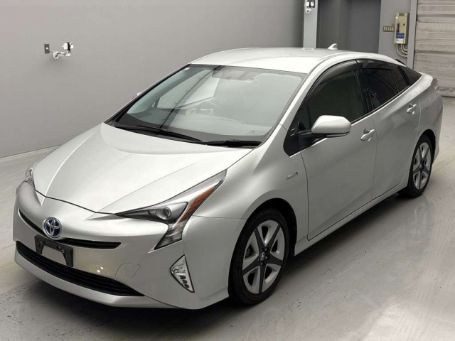 TOYOTA PRIUS 2016