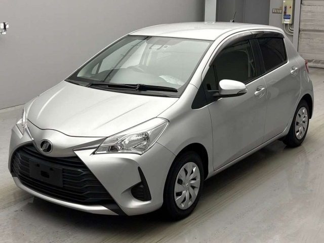 TOYOTA VITZ 2017