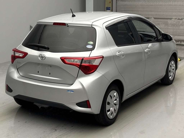 TOYOTA VITZ 2017