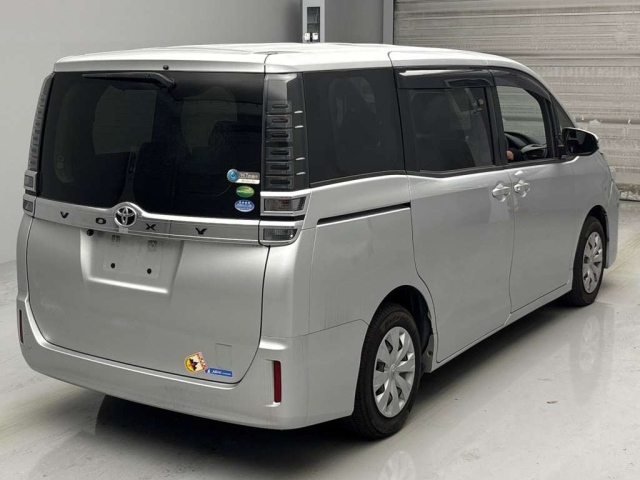 TOYOTA VOXY 2018