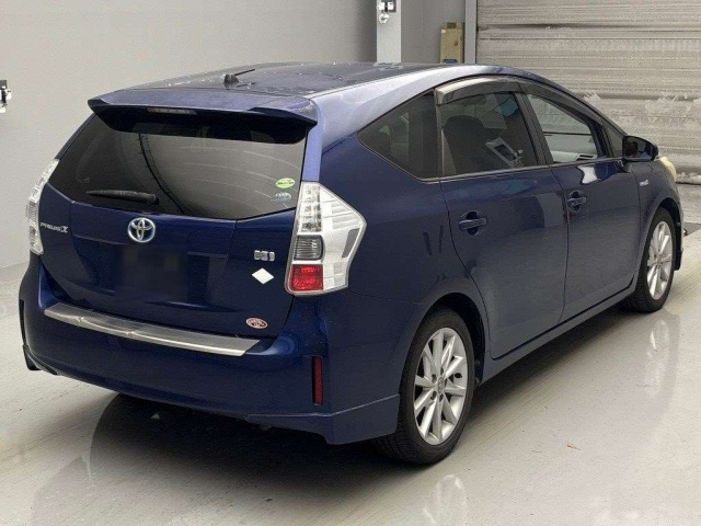 TOYOTA PRIUS ALPHA 2012