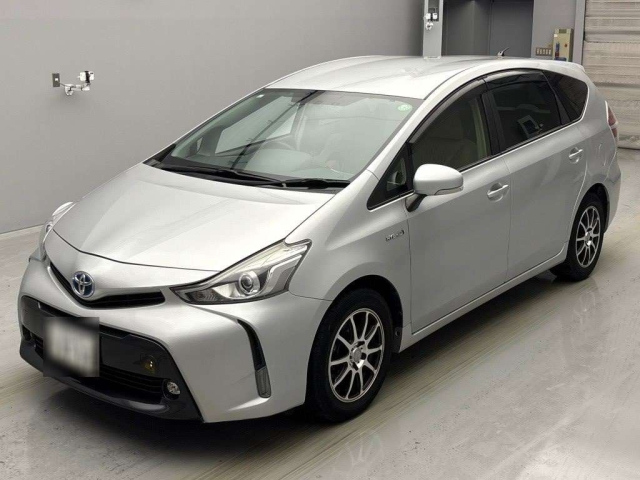 TOYOTA PRIUS ALPHA 2015