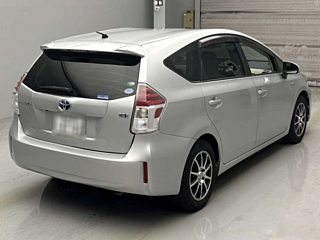 TOYOTA PRIUS ALPHA 2015