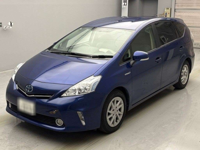 TOYOTA PRIUS ALPHA 2013