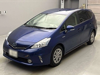 TOYOTA PRIUS ALPHA 2013