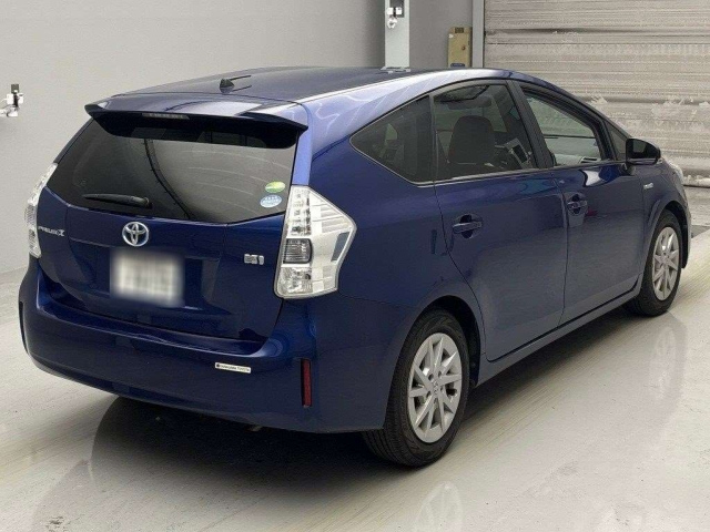 TOYOTA PRIUS ALPHA 2013